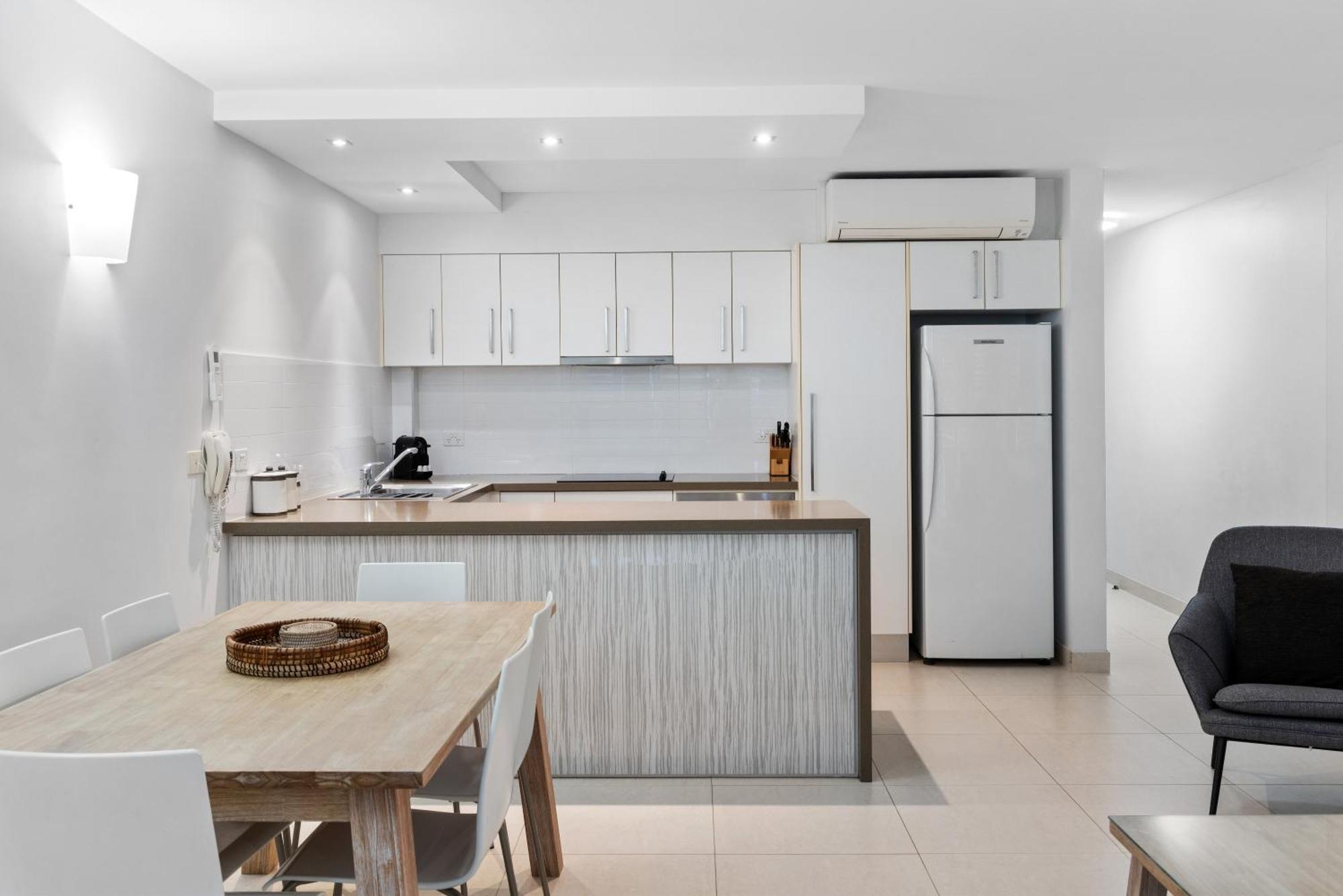 נוסה Fairshore 12: Absolute Beachfront, Direct Beach & Pool Access מראה חיצוני תמונה
